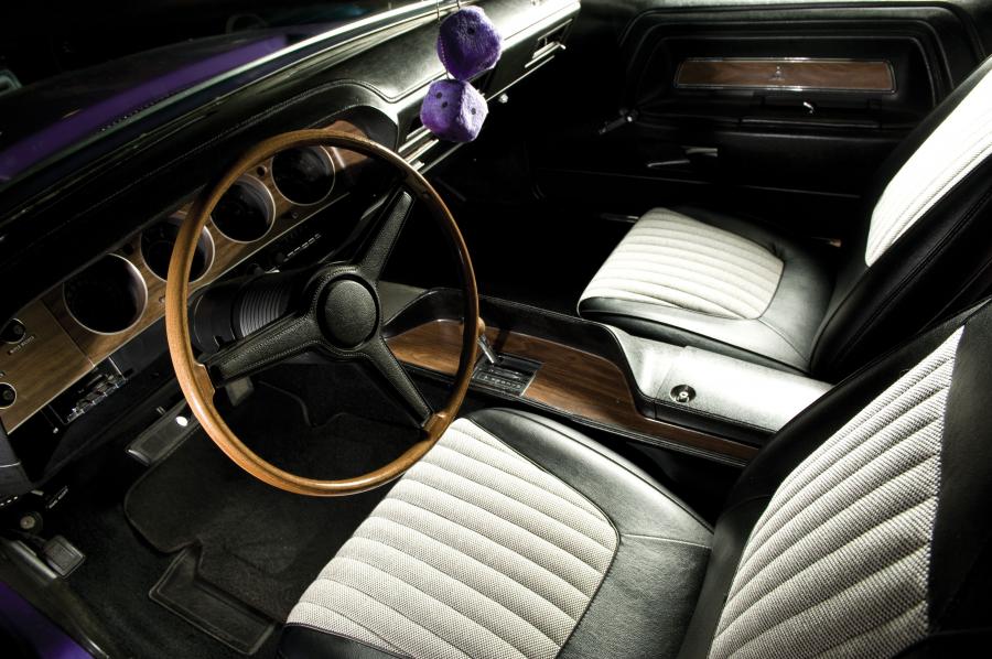  Dodge Challenger R/T Hardtop Coupe 1970 года  (фото 9 из 10)